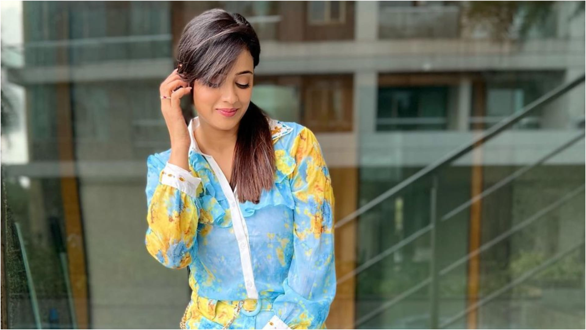 shweta tiwari wear multicolor shorts co ord set perfect for summer season