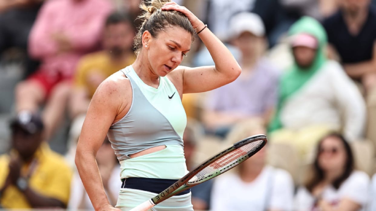 French Open 2022 Simona Halep and Angelique Kerber out Iga Swiatek reaches third round with 30th win