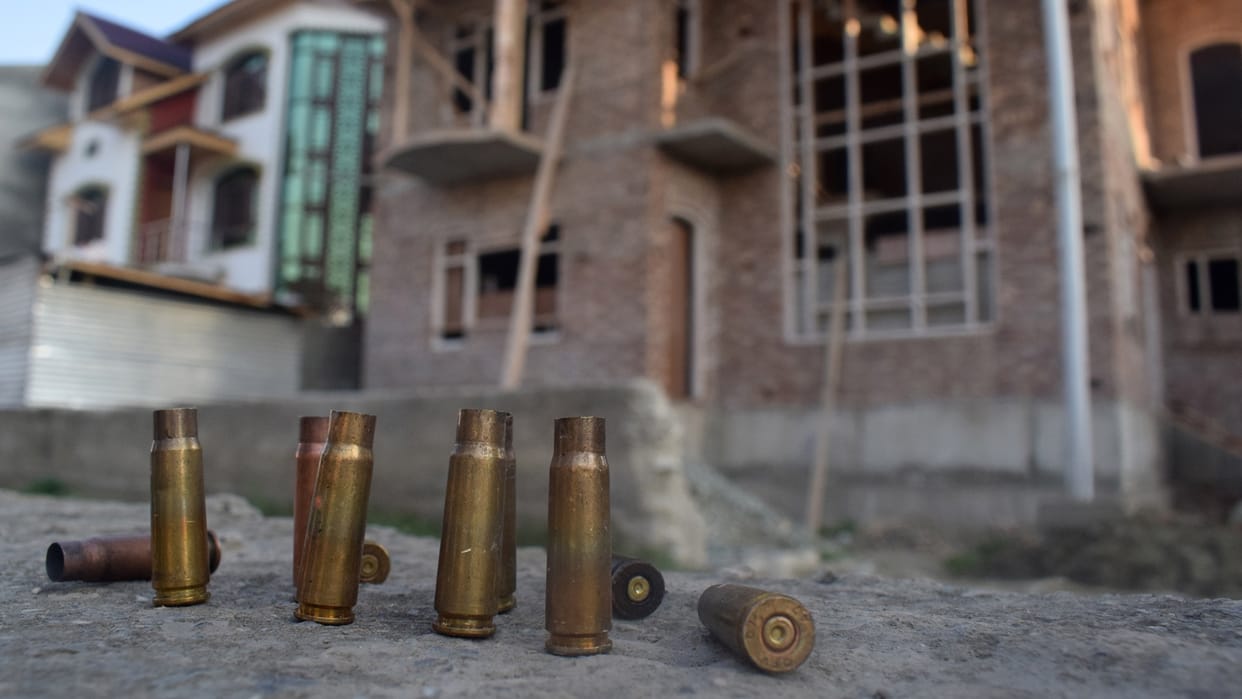 One criminal killed in an encounter with Police Two nabbed on spot in dhanbad