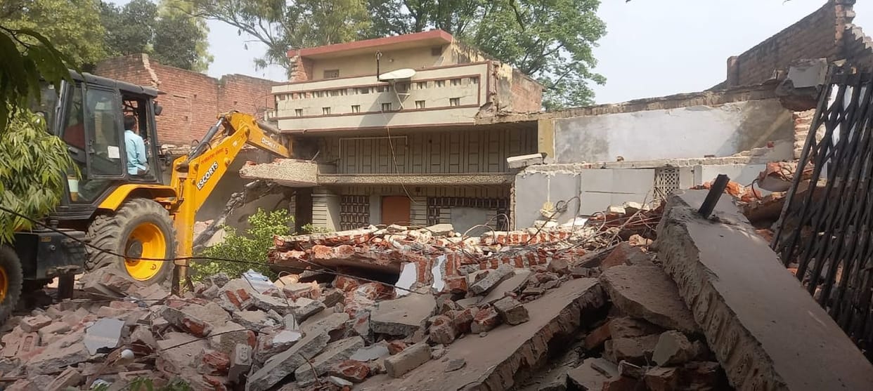 atikraman,farrukhabad news,buldoger,bhajpa neta