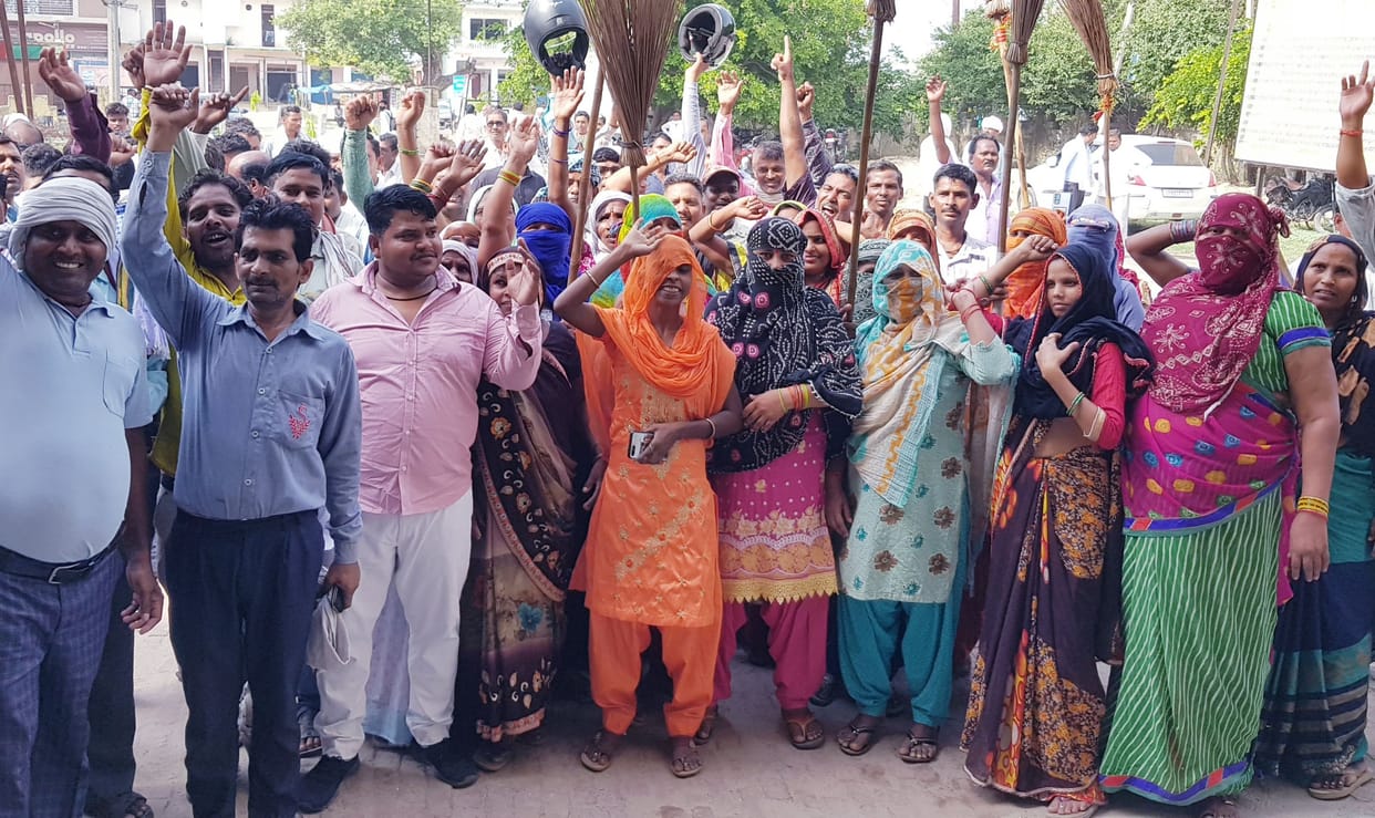 The scavengers surrounded the development building for the demands
