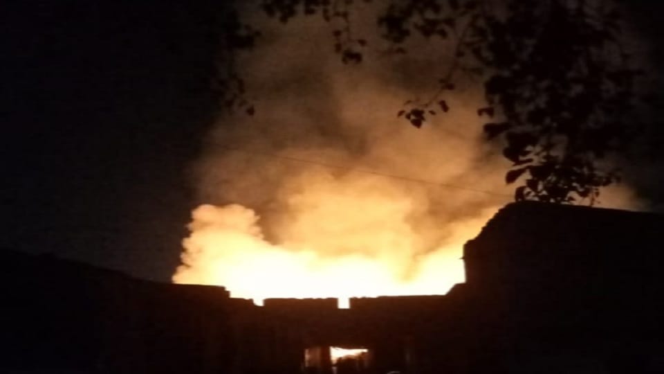 Fierce fire in furniture warehouse, controlled late night