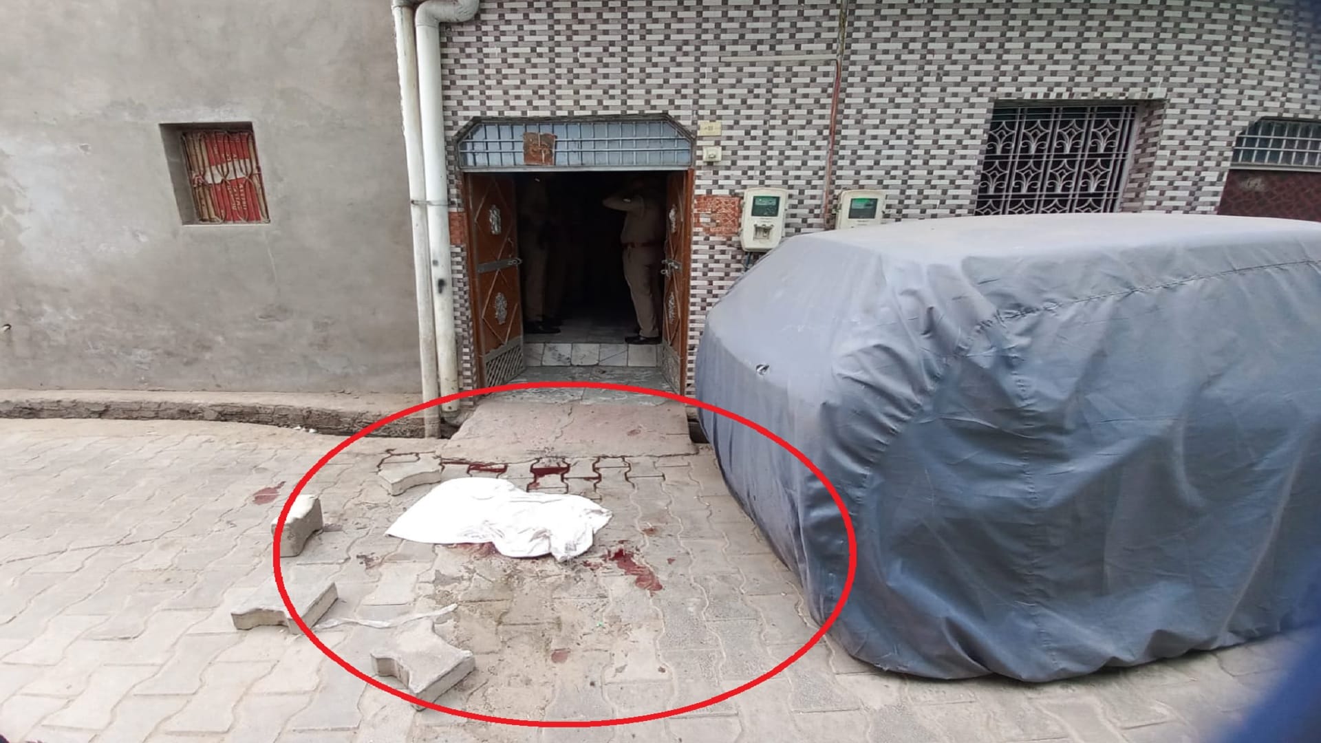 Agra Double Murder Case Shivam called Pooja and says I want to talk to you, I will come to give mobile