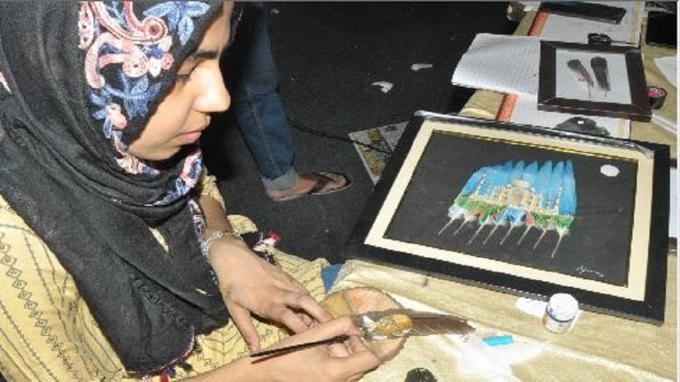 Afreen of Rampur painting on wings of birds in Hunar Haat agra