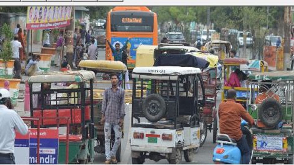 transport corporation campaign against illegal vehicles in Agra seized 11 vehicles 