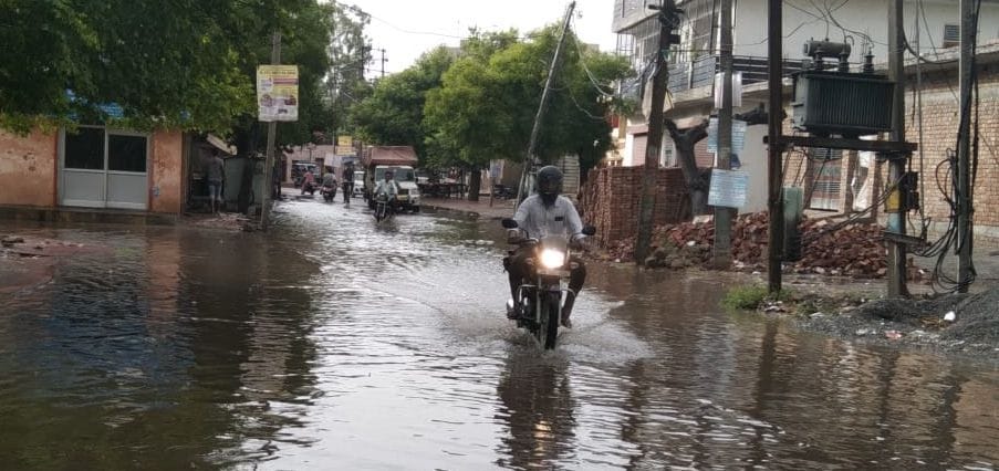 6 MM rain in Bhiwani, water ovreflow