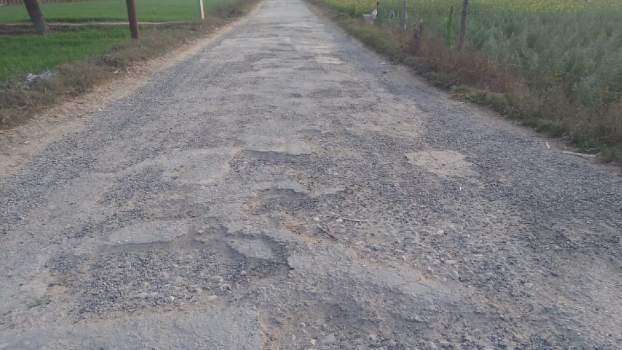 Road made of 60 lakhs was broken to save Rs 455 in Baghpat, more than two hundred vehicles pass daily