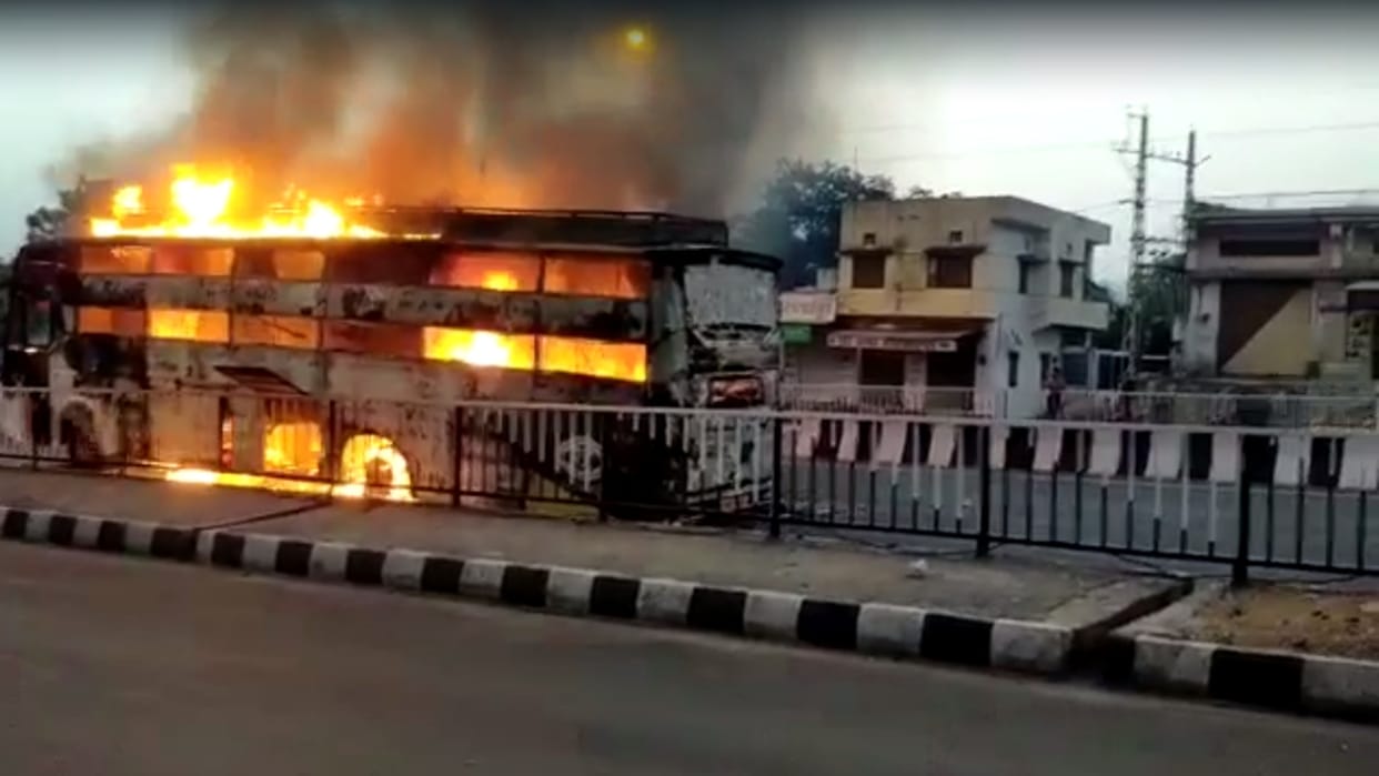 fire caught in bus in Rajsamand bus going from ahmedabad to jaipur