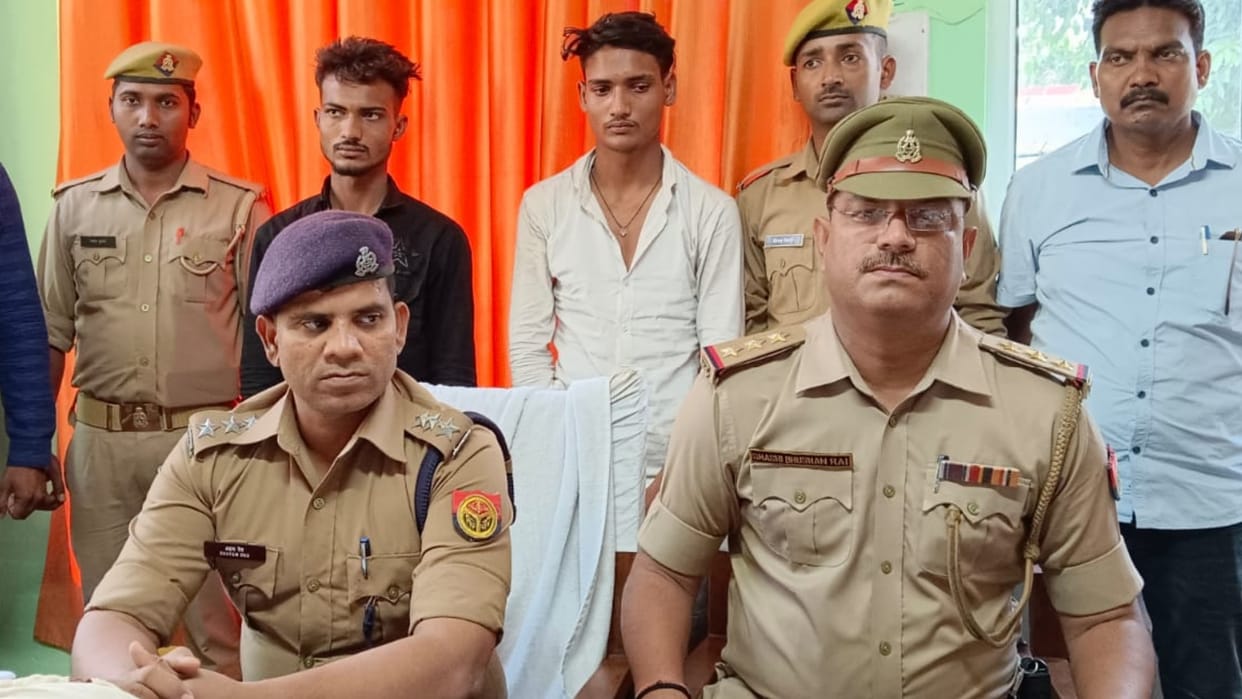 Animal smugglers of Kushinagar pelted stones at police arrested