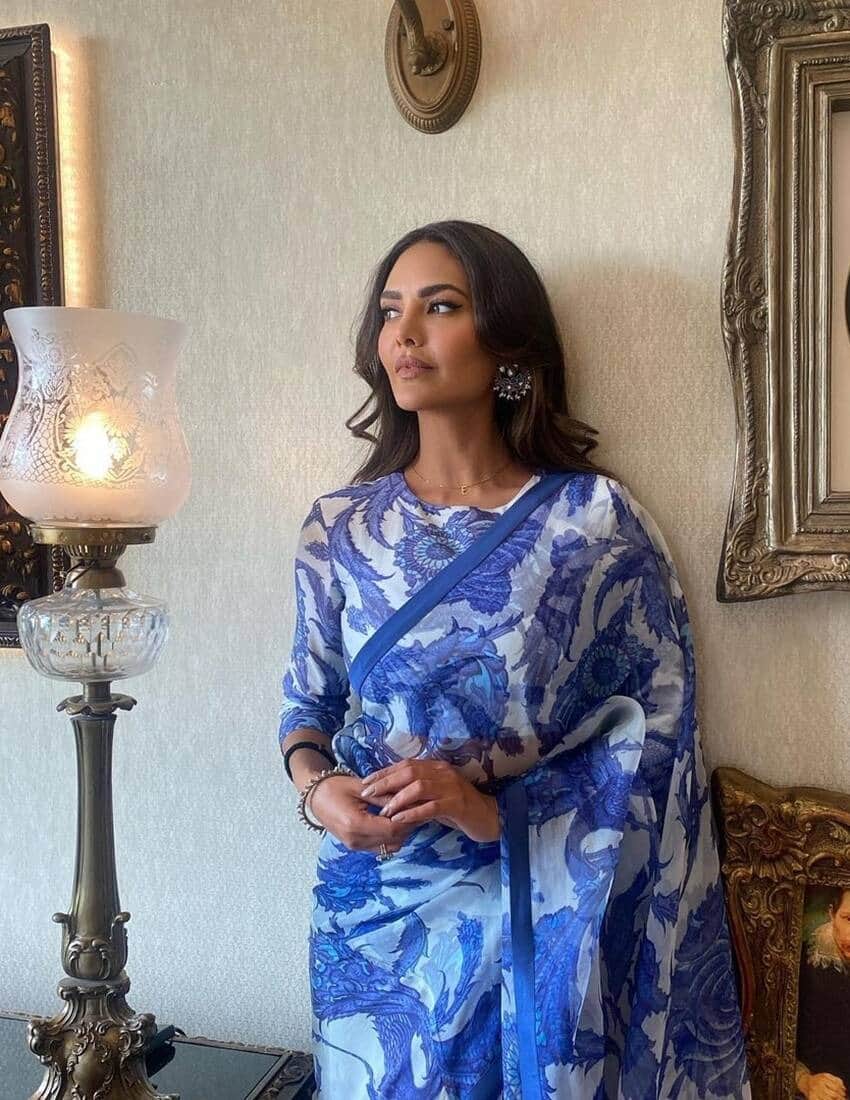 Aashram 3 Actress Esha Gupta Was Seen for Promotion in Delhi Wearing a Blue Saree