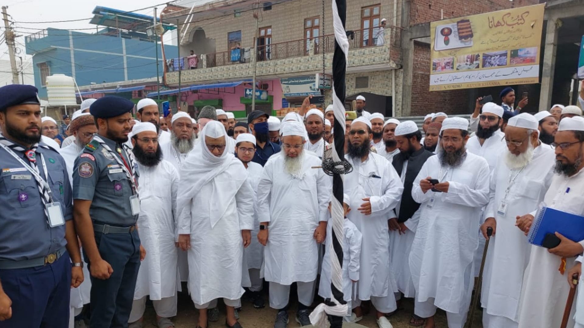 Ulama gathered from all over the country in Jamiyat convention in Deoband, discussion going on on countrywide issues
