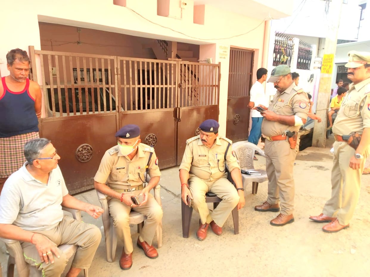MR of Himalaya Company shot himself in Banda, wrote on Facebook, police are telling a case of love affair