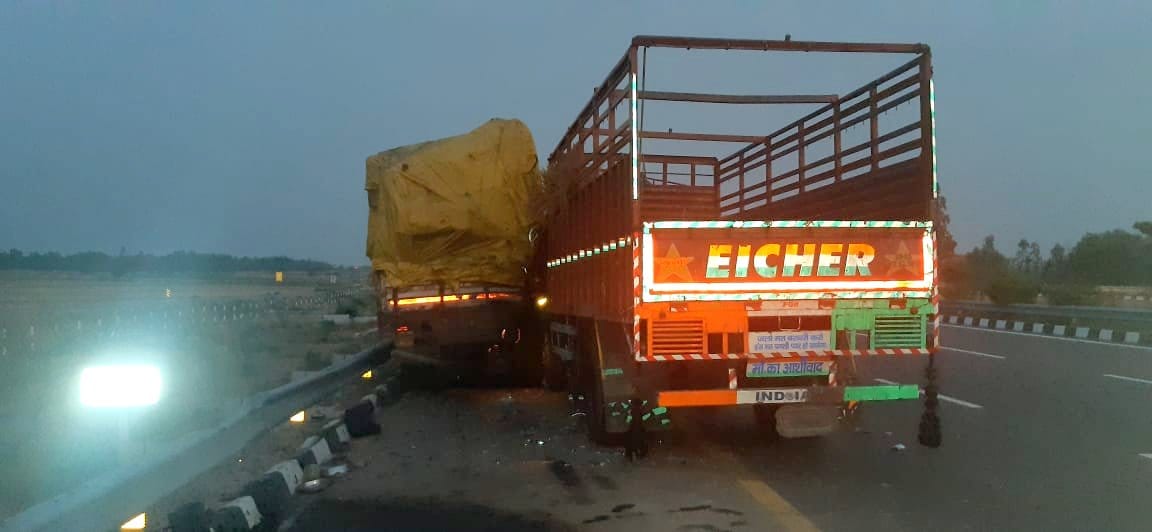 Two DCMs collided on the expressway in Unnao, one driver killed, another injured
