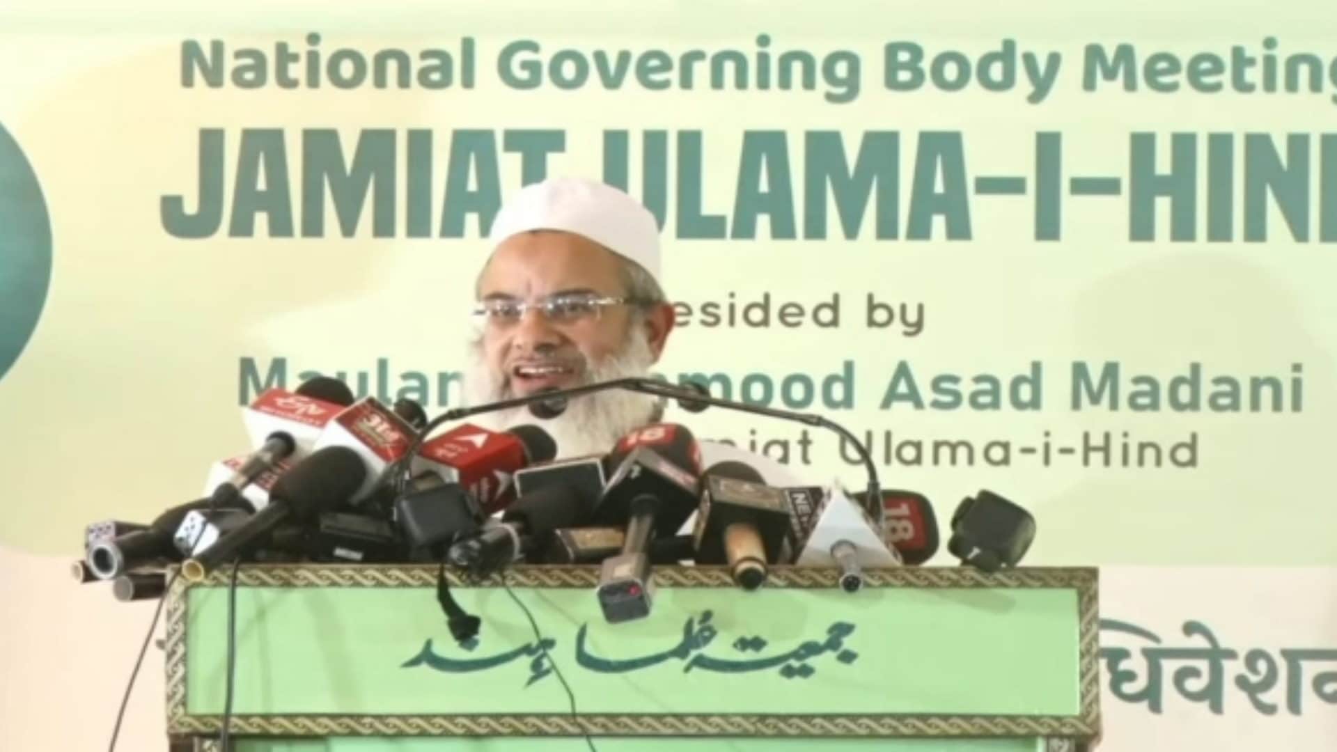 Deoband Photos: Mehmood Madani got emotional on stage, said he made a stranger in his own country