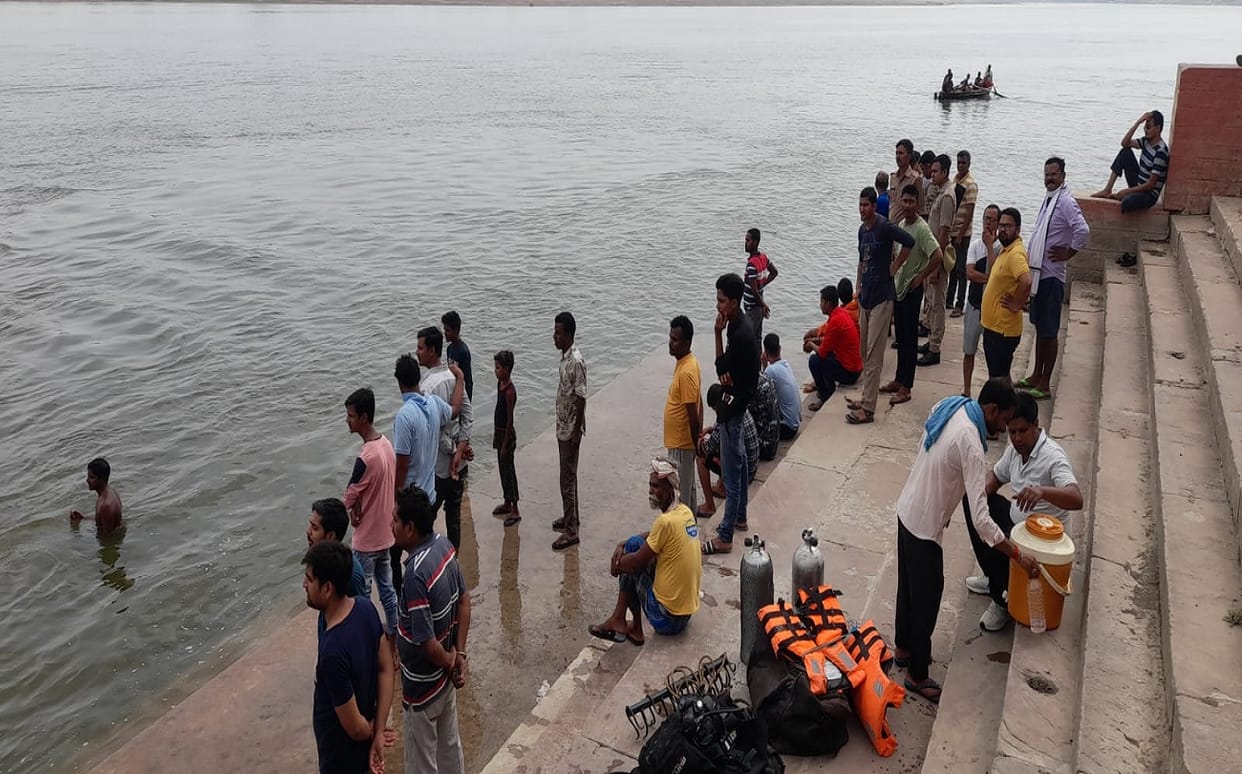 Two teenagers drowning while bathing in Ganga in mirzapur search continues