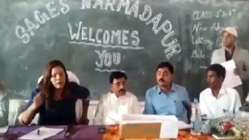 Additional Collector of Sarguja uses abusive words, video went viral, said – you are not conscious