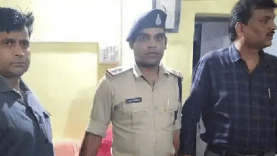 Sehore news: Shyampur Police Thana incharge held red handed taking bribe