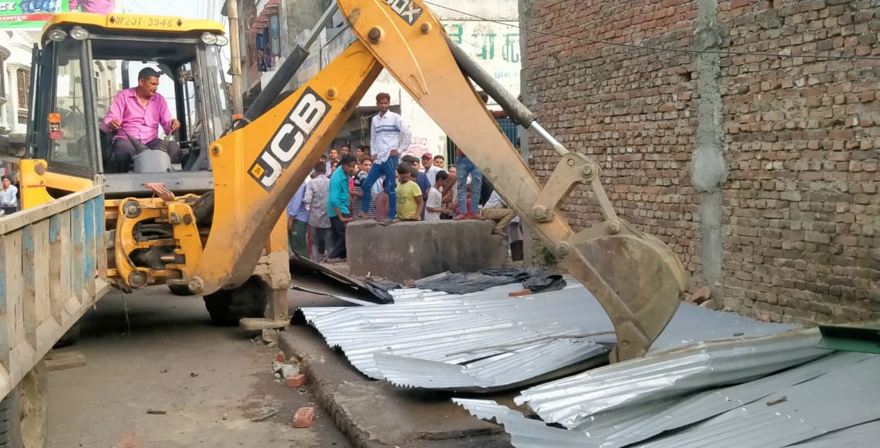 Bulldozers run on fish market and Nagina Chowk