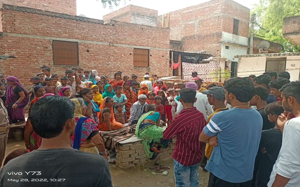 Road accident in varanasi Tractor trolley crushed cyclist child who came out to bring goods driver absconded