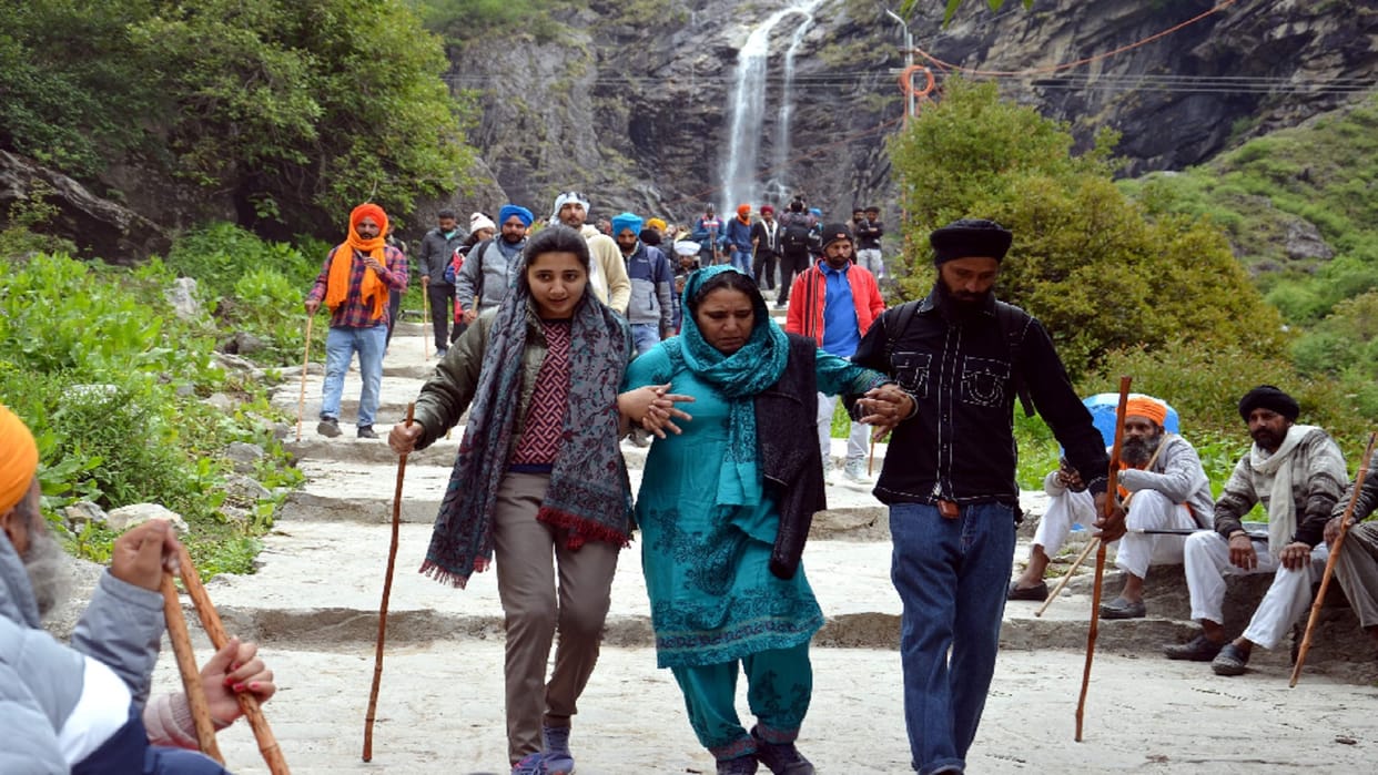Hemkund Sahib Yatra path is full of miseries, chaos
