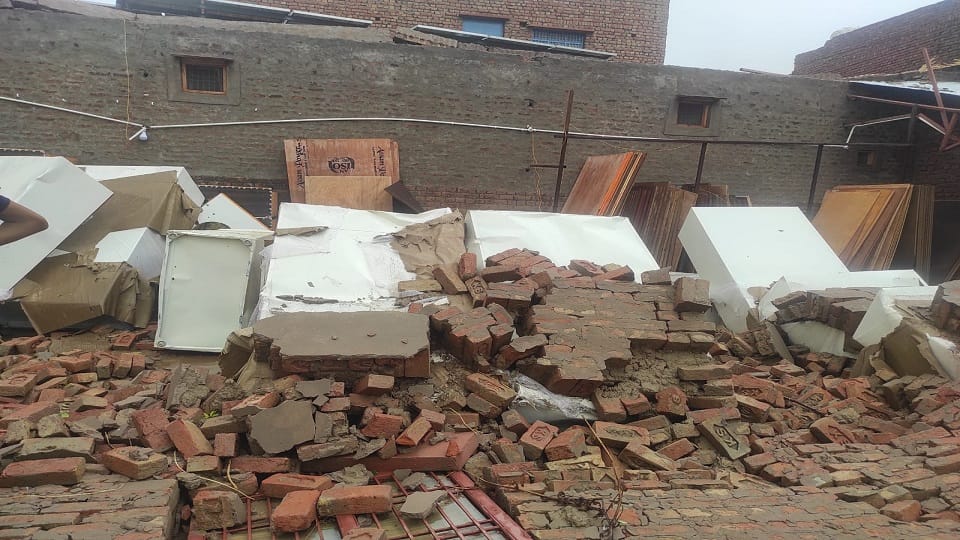 Weather Update rain with strong wind in agra