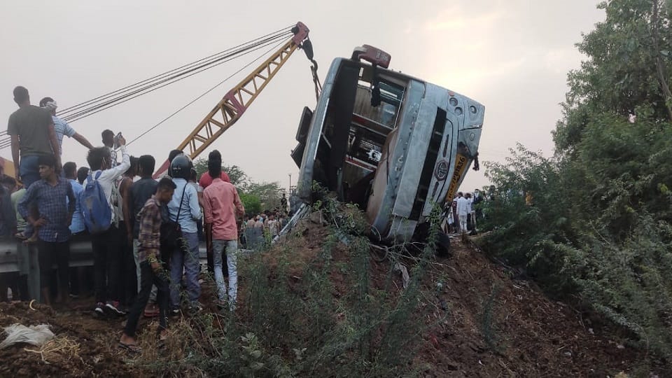 Agra accident Bus overturned uncontrollably on Jaipur highway