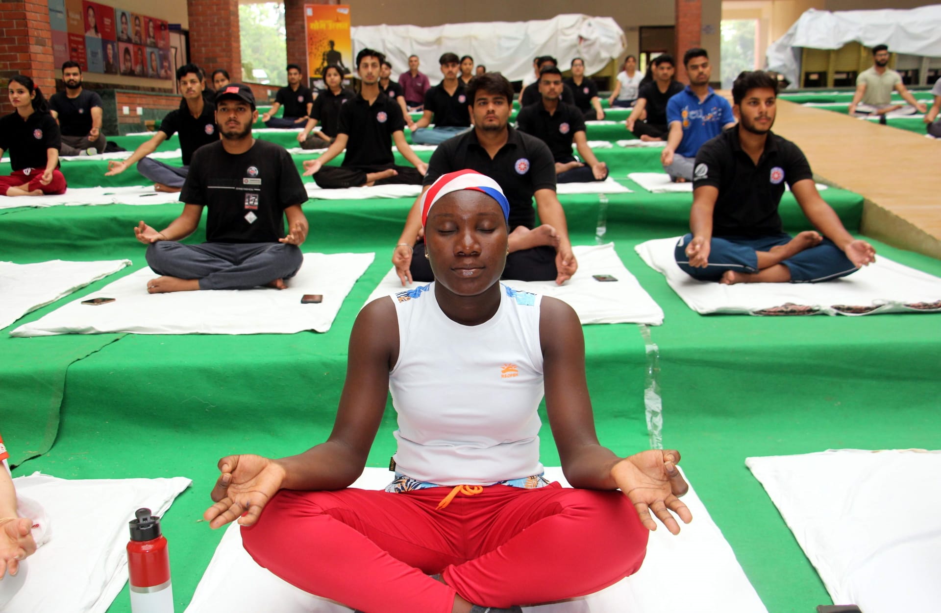 Amar Ujala Yoga Utsav organized in Graphic Era University, students learn how to stay away from exam stress by doing yoga, See Photos