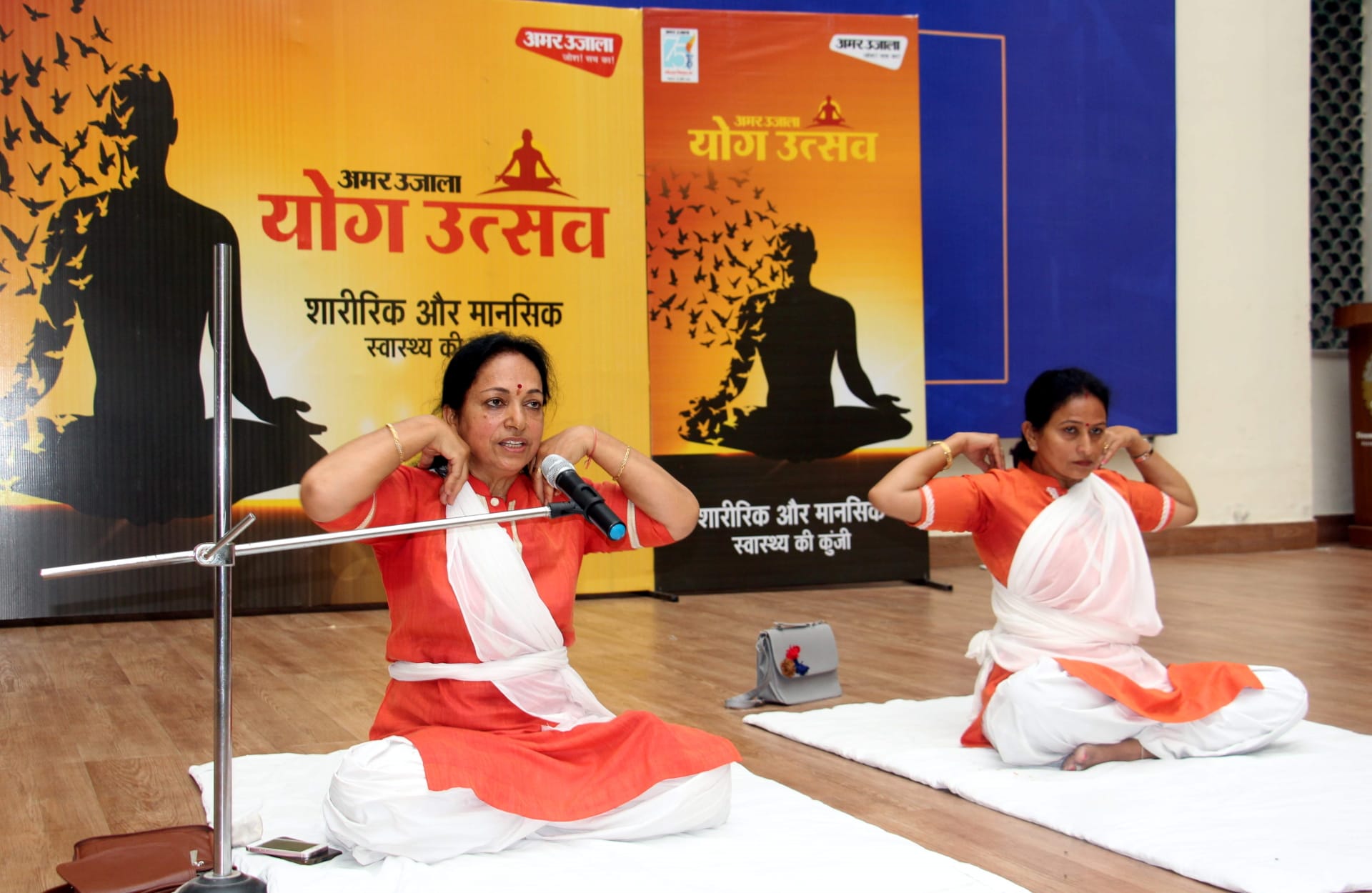 Amar Ujala Yoga Utsav organized in Graphic Era University, students learn how to stay away from exam stress by doing yoga, See Photos