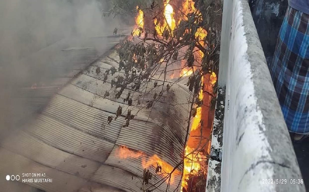 Fire broke out in Arabic University godown in azamgarh burning of wood worth RS 10 lakhs