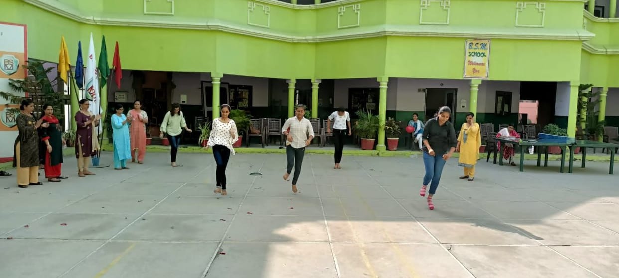 Khushi and Garima topped the musical chair
