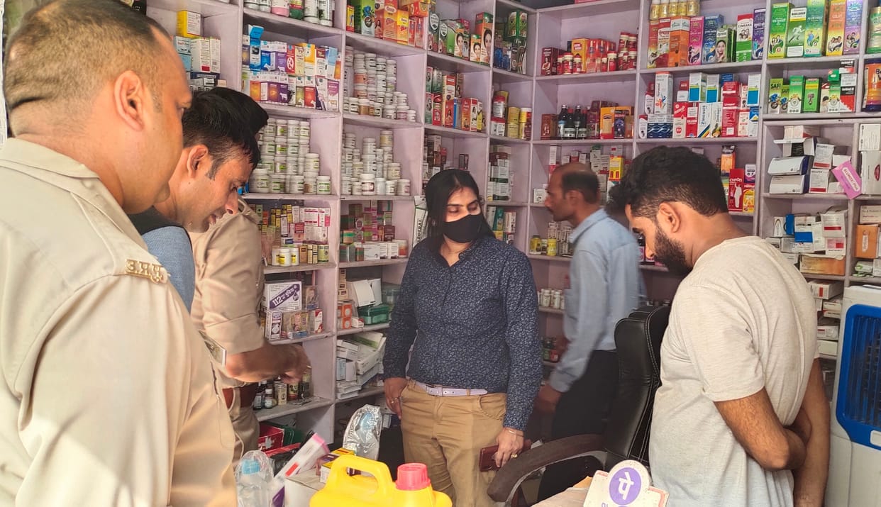 Caught selling narcotic pills at medical store, four arrested