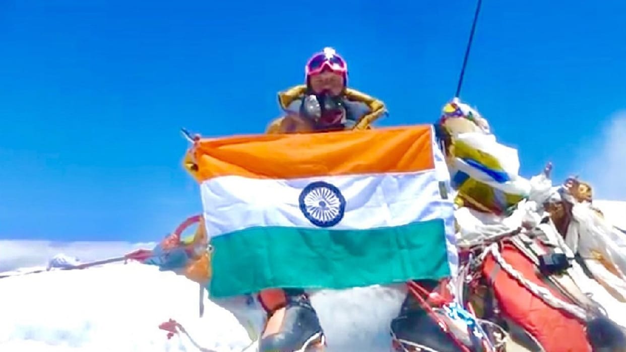 Dehradun Air Force Wing Commander Vikrant Uniyal reached the summit of Everest