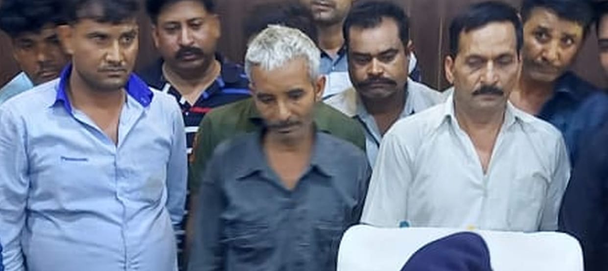farrukhabad news,arrest,shastra license,farjivada