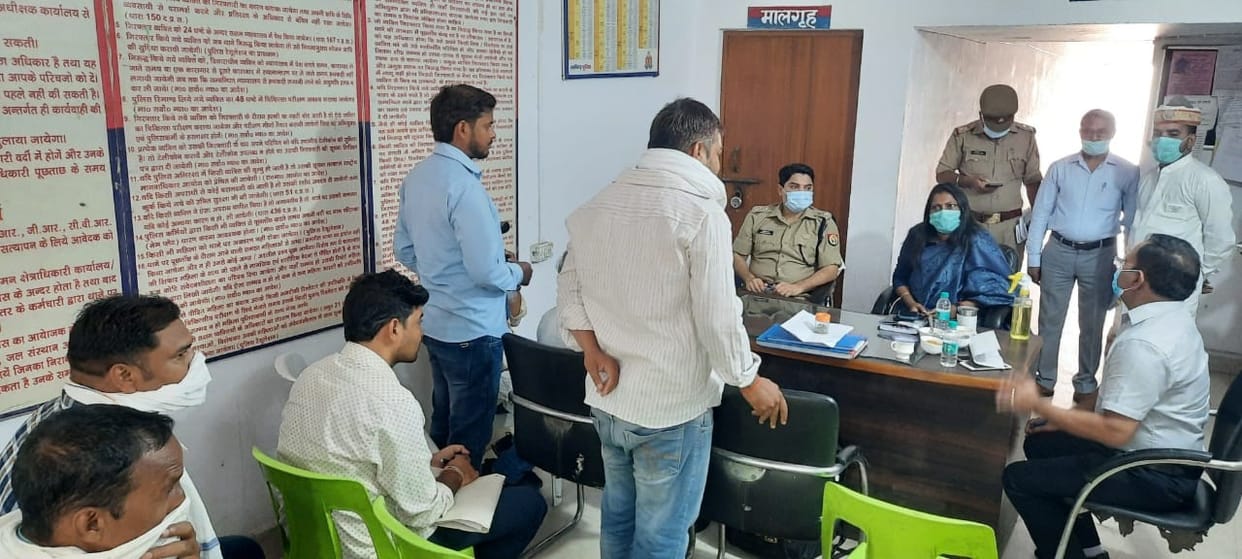 Aligarh: Small complaints should be resolved in the police station itself: DM