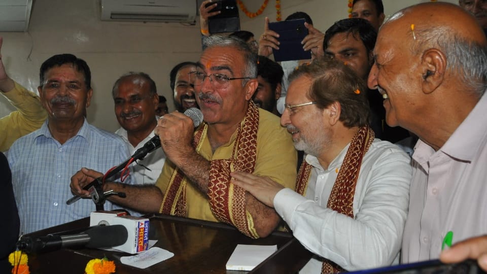 Clash between Supporters of MP Sanjay Bhatia and Arvind Sharma in karnal