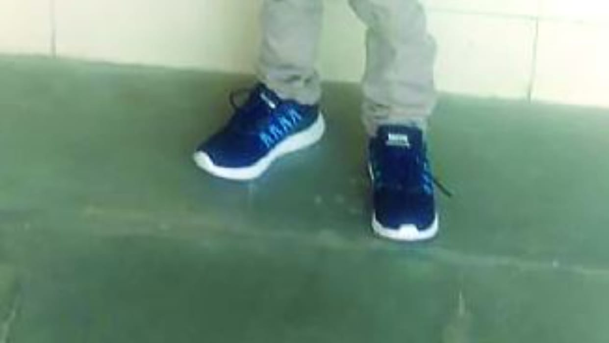 Judge gave shoes to a child who came barefoot in court in Fatehabad of Haryana