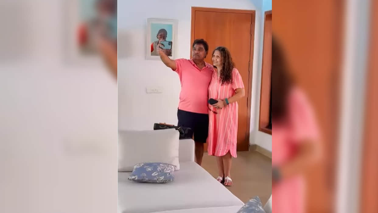 Johny Lever shares sweet video on 38th wedding anniversary, was seen taking a Gulabi selfie with his wife