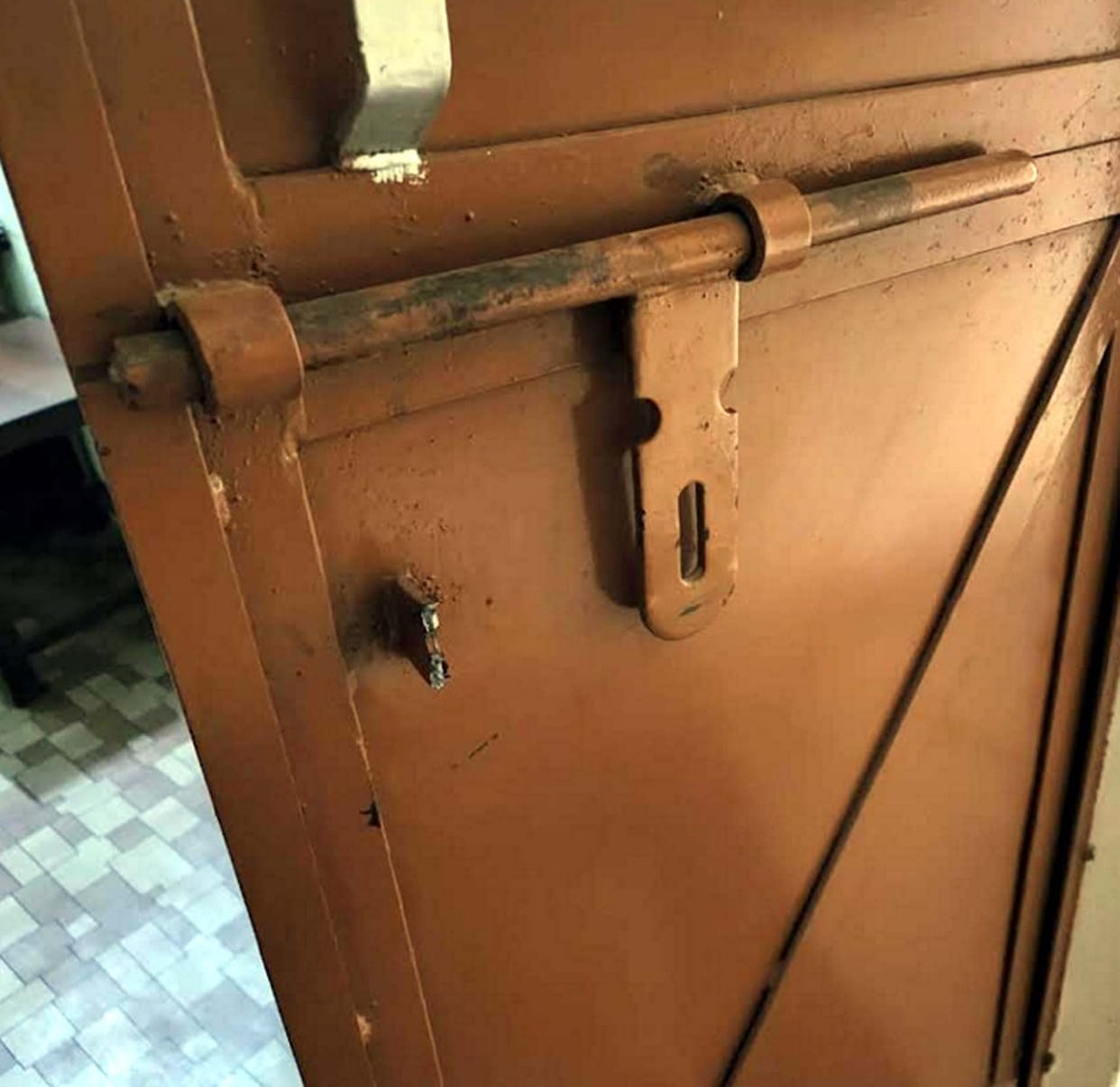 Theft in the house of Additional Chief Officer of District Panchayat
