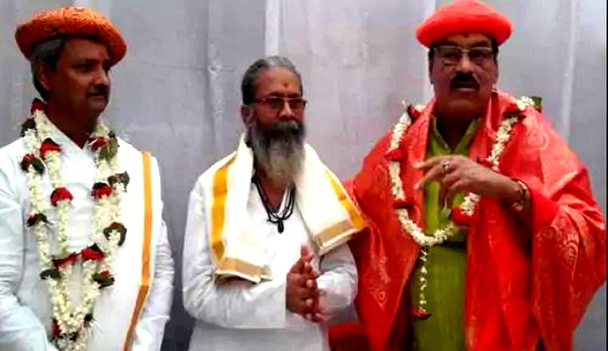 Mahant of Kashi Karwat temple left post due to hurt by rumors going on Shivling in Gyanvapi masjid case