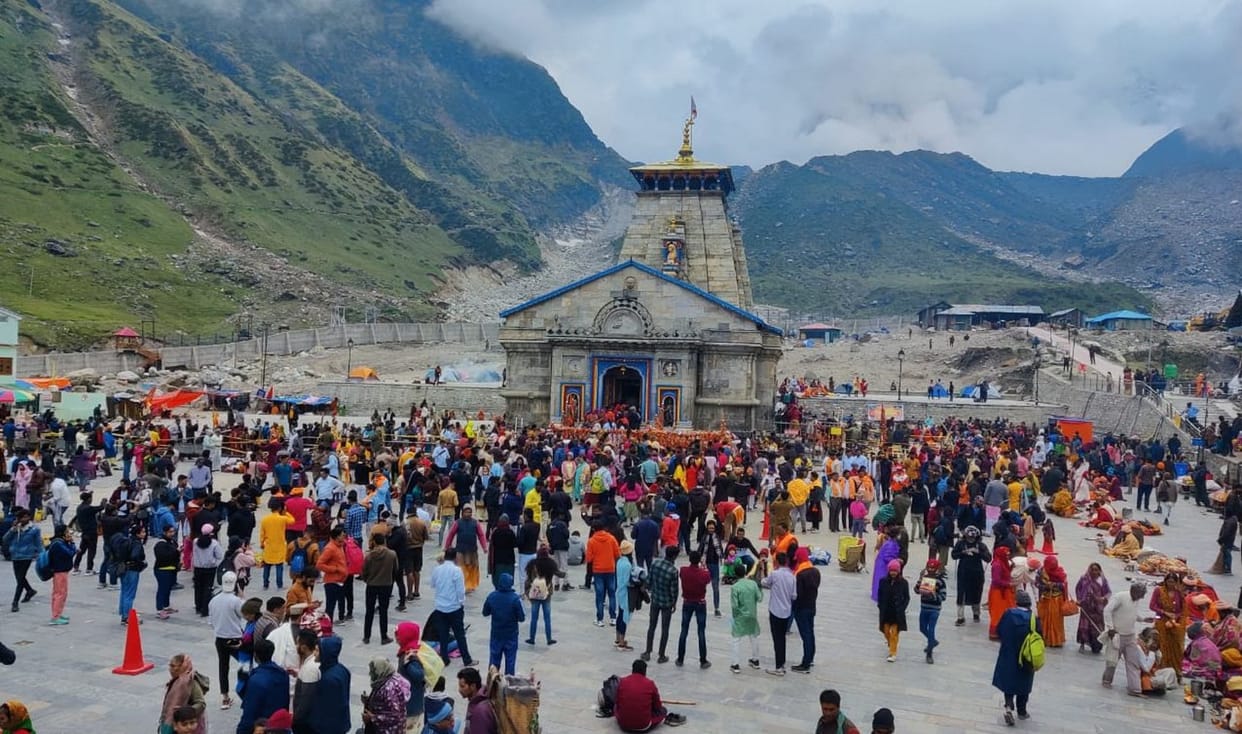 Restriction on entry in sanctum sanctorum of Kedarnath Dham removed