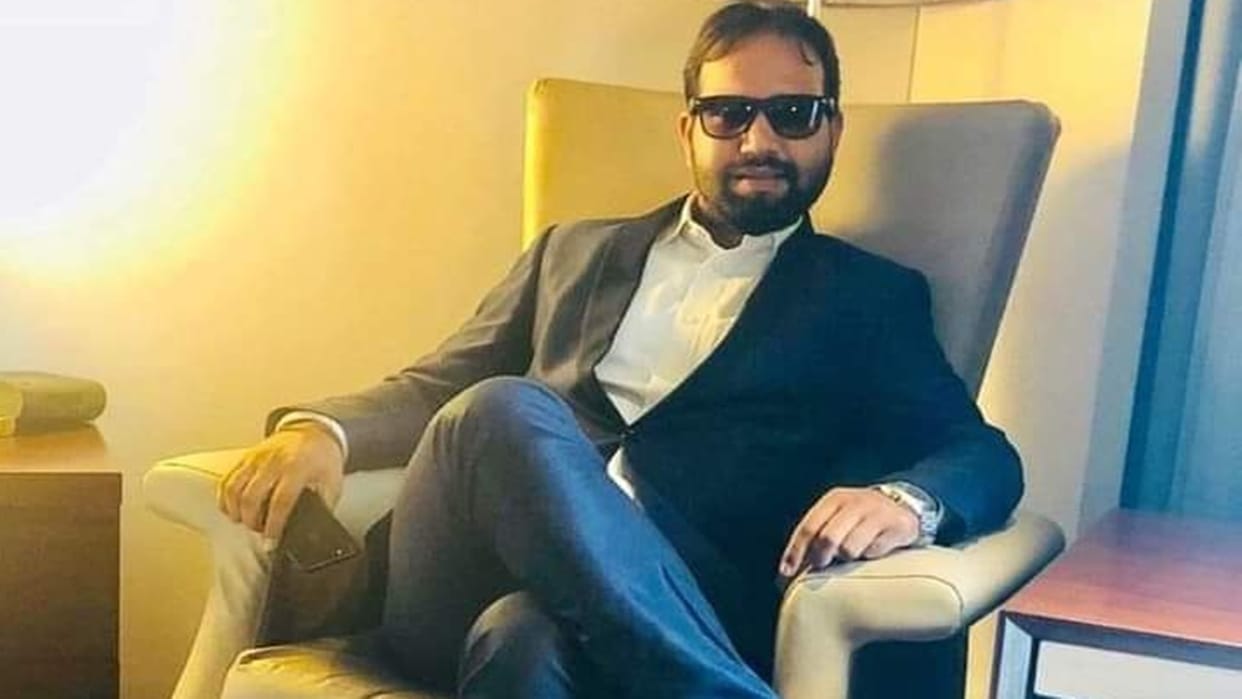 A doctor from Jhansi died in a car truck collision