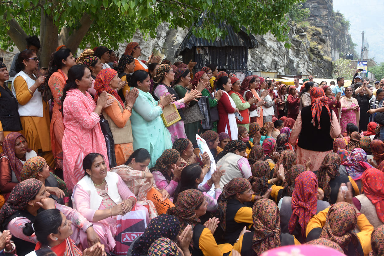 women protest against chiita sumgler in nogali