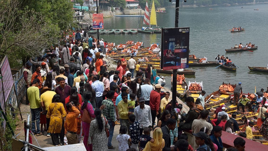 Packed from hotel to parking, vehicles kept crawling on the roads