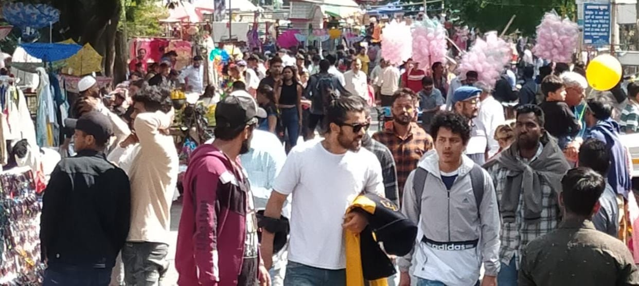Flood of tourists gathered in Nainital even on Sunday