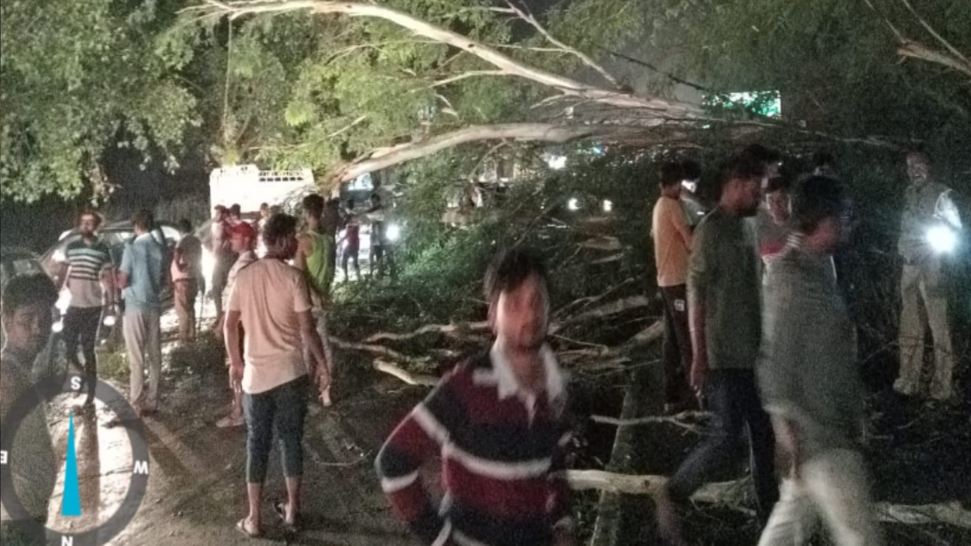 Weather Update in UP: NH-58 was jammed during the storm and rain and people faced problems