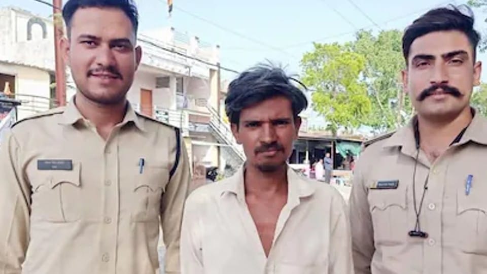 पुलिस गिरफ्त में आरोपी