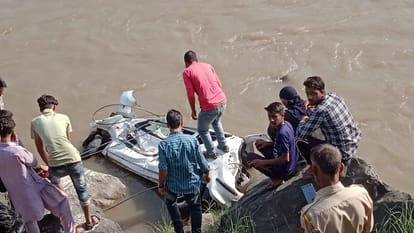 Poonch Accident Car fell into river one traffic policeman killed five persons injured including 7 year old girl