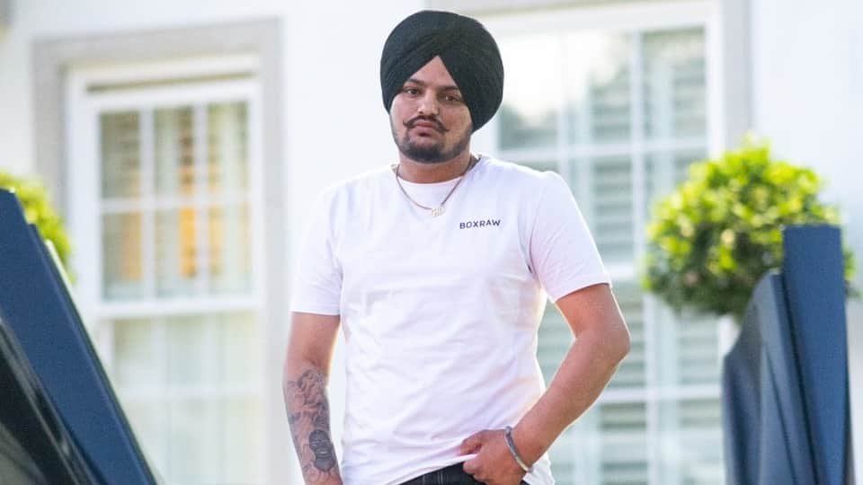 Fans are shocked on the death of Sidhu Moose wala, paying tribute to their favorite singer on social media