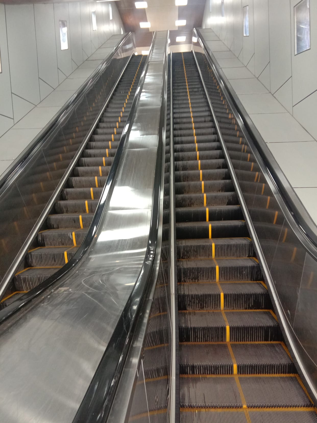 It will be easy to climb the foot overbridge, three lifts, two escalators will be installed at the railway station