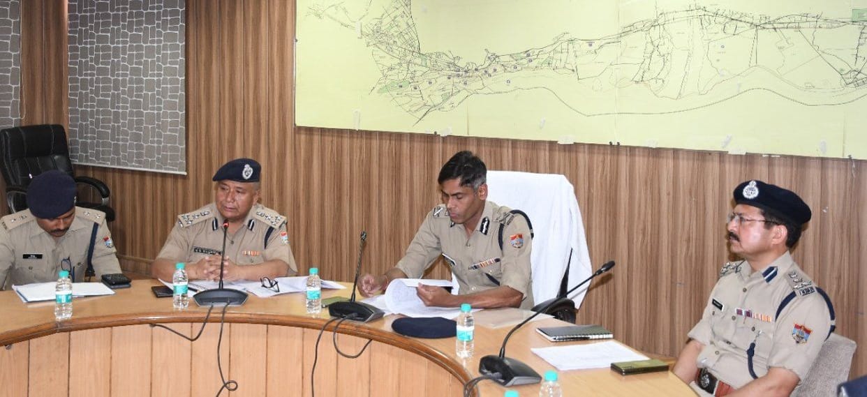 Policemen should not consider bath as normal bath: Murugeshan